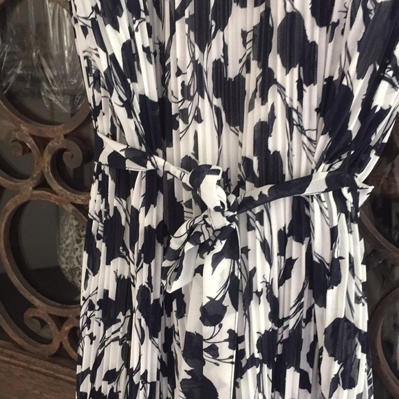 A New Day Navy/white pleated midi dress - Picture 6 of 8